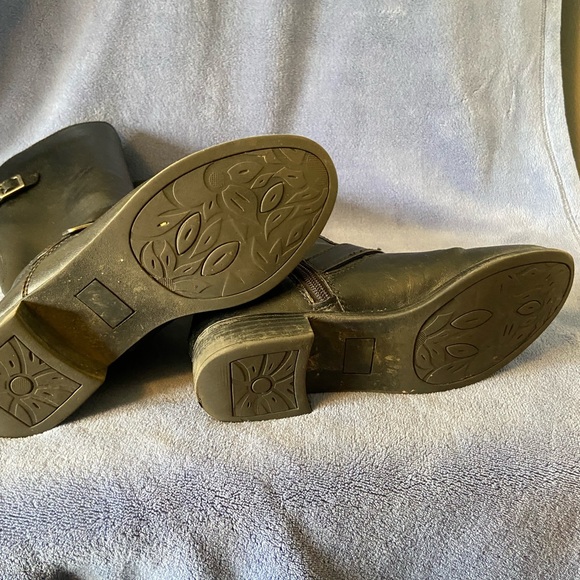 Black boots - Picture 5 of 5